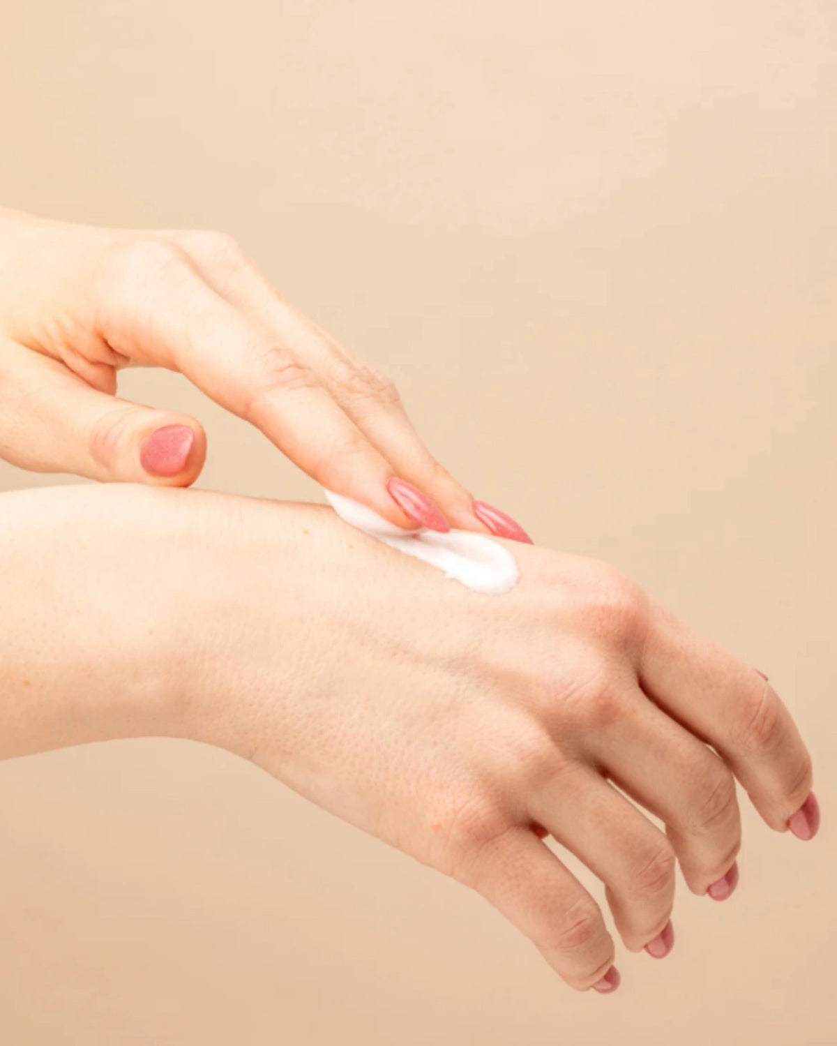 crema mani naturale con calendula karitè e olio di nocciola