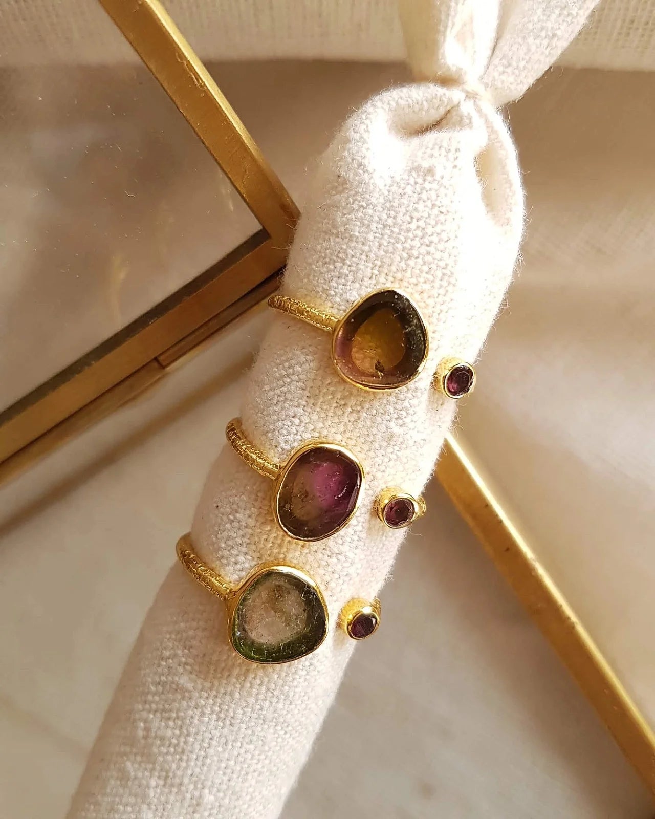 anello artigianale made in France in ottone placcato oro 18k 2 micron con pietra naturale tormalina anguria e zircone