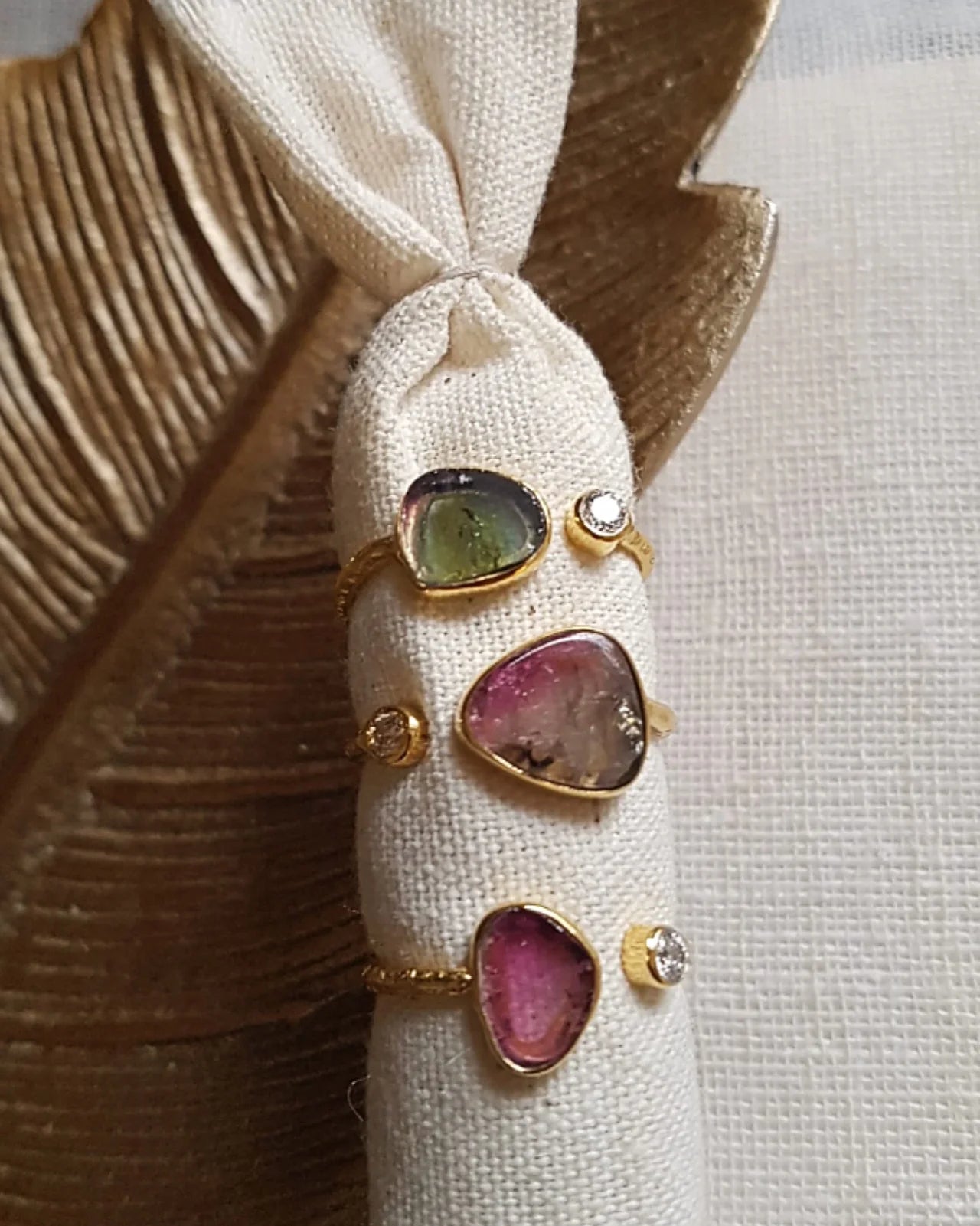 anello artigianale made in France in ottone placcato oro 18k 2 micron con pietra naturale tormalina anguria e zircone