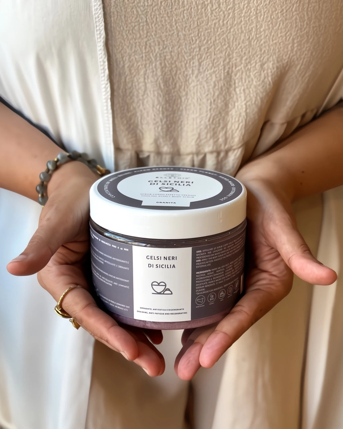 scrub ai gelsi neri 500 gr - esfoliante bio - granita corpo drenante - iosonolaluce - roma