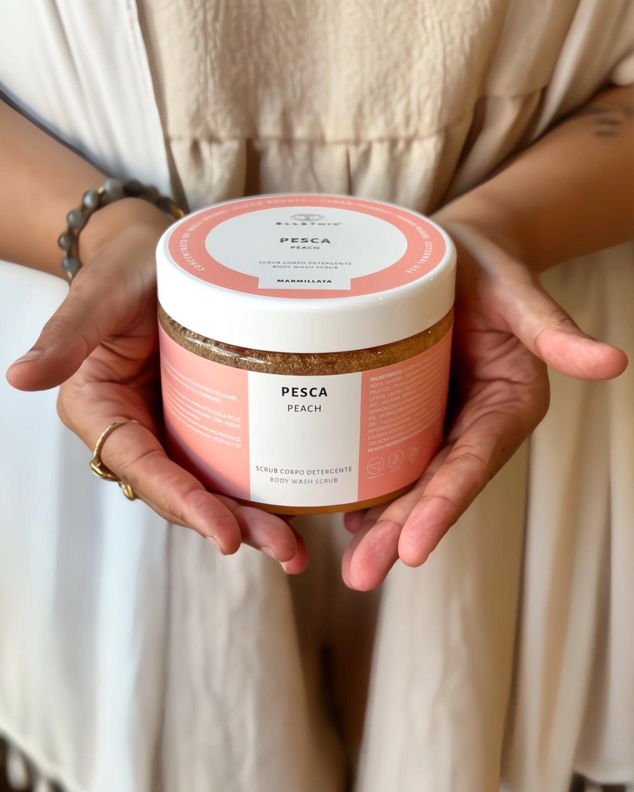 scrub corpo alla pesca con oli naturali 500 gr - io sono la luce - roma