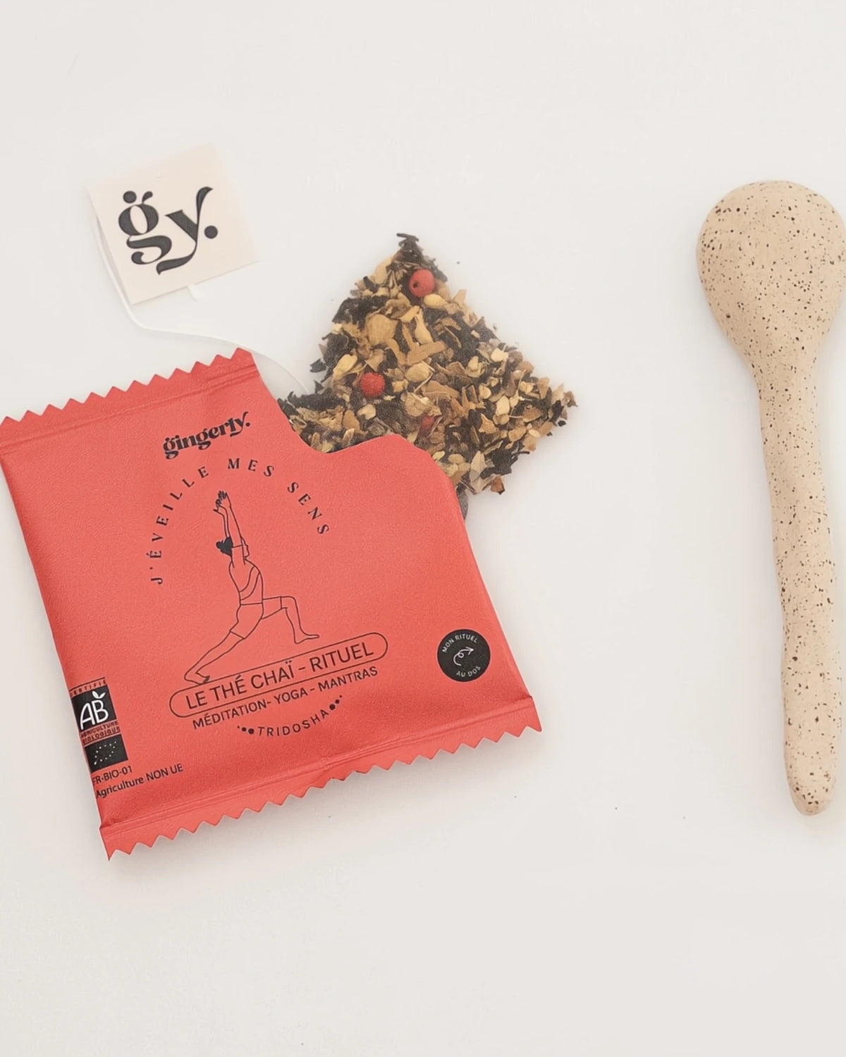 Infusi ayurvedici biologici certificati ECOCERT - piante a taglio largo in bustina per rituali di benessere olistico di 10 minuti | Risveglio i miei Sensi: tè nero, cardamomo e zenzero - Roma