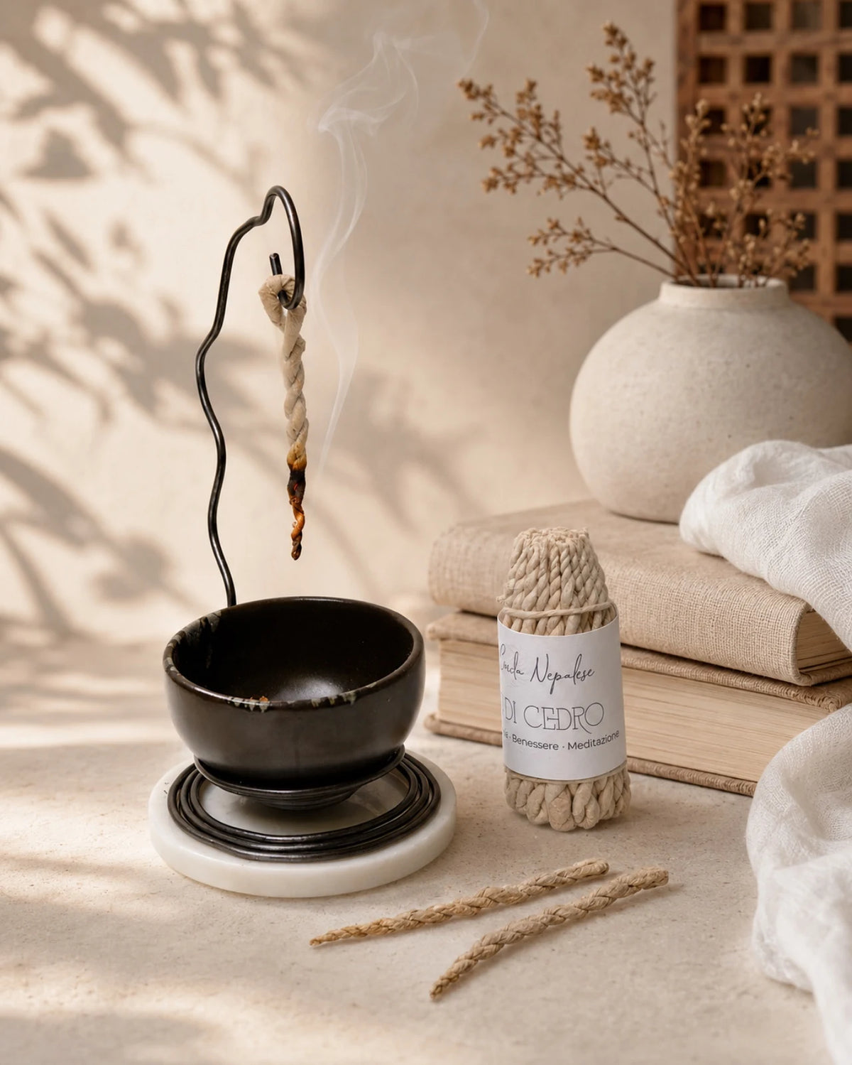 kit incensiere e incenso in corda nepalese artigianale naturale al profumo di cedro | piccoli rituali quotidiani di benessere, meditazione e armonia