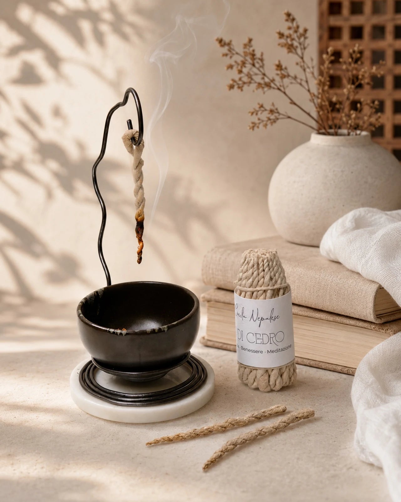 kit incensiere e incenso in corda nepalese artigianale naturale al profumo di cedro | piccoli rituali quotidiani di benessere, meditazione e armonia
