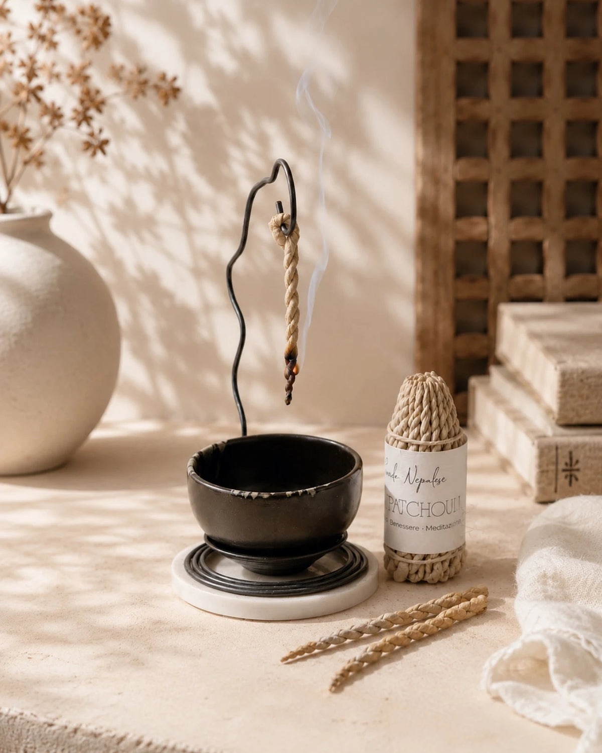 kit incensiere e incenso in corda nepalese artigianale naturale al profumo di patchouli | piccoli rituali quotidiani di benessere, meditazione e armonia