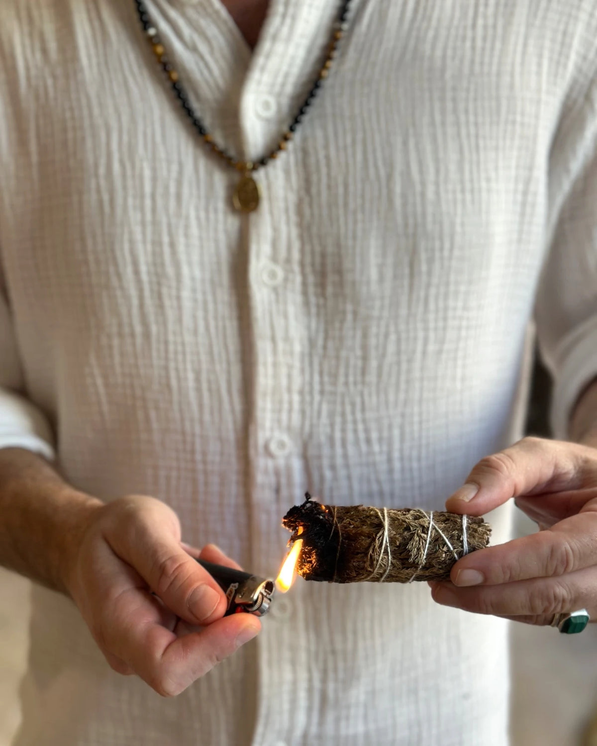 smudge alla lavanda per rituale di protezione, radicamento e prosperità