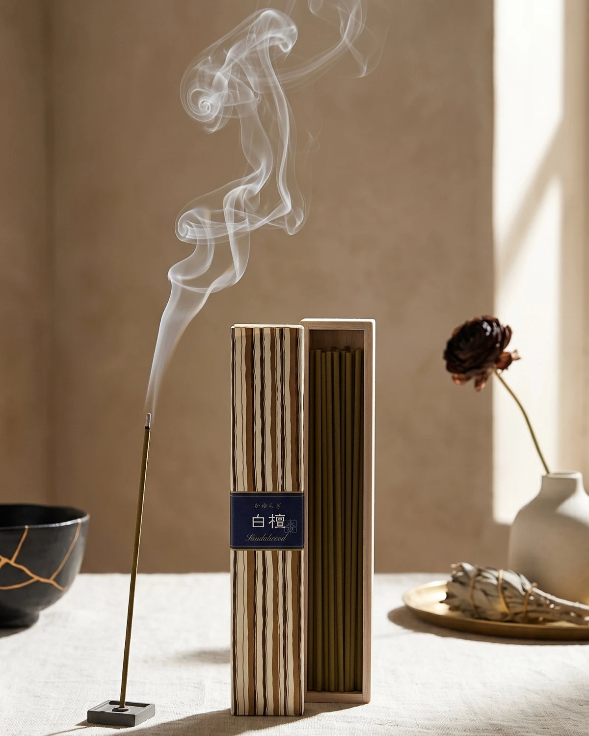 Bastoncini artigianali di incenso profumato giapponese senza bambù con supporto in ceramica | Tradizione centenaria Nippon Kodo - Altissima qualità 