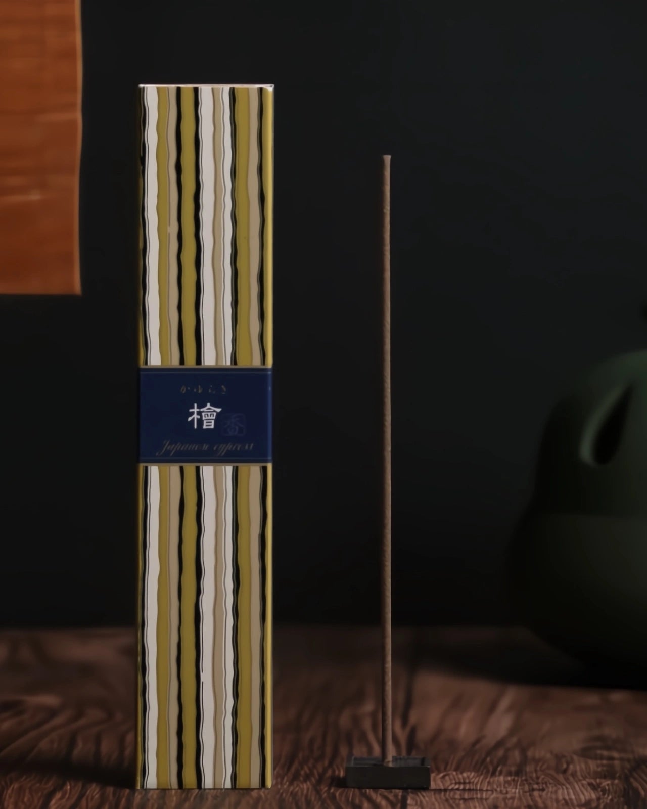 Bastoncini artigianali di incenso giapponese naturale senza bambù con supporto in ceramica - Nippon Kodo Kayuragi - Io Sono La Luce Roma - Fragranza Cipresso Giapponese 