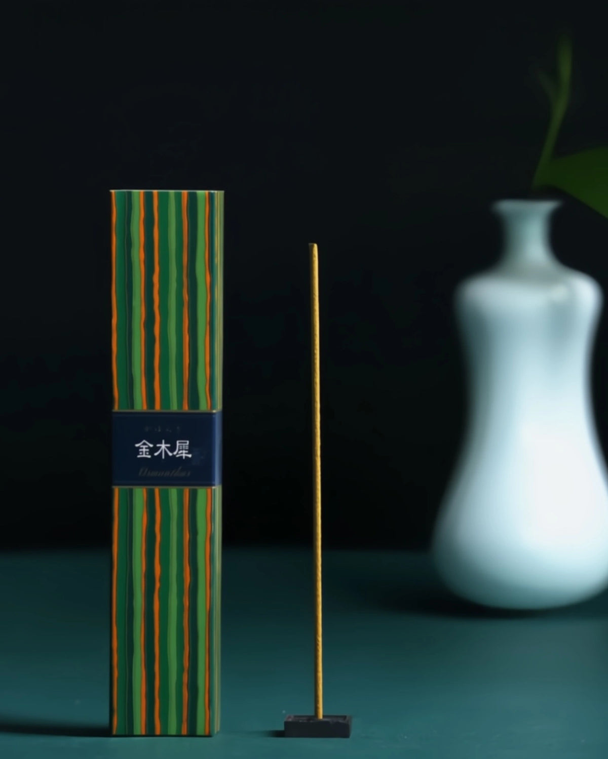 Bastoncini artigianali di incenso giapponese naturale senza bambù con supporto in ceramica - Nippon Kodo Kayuragi - Io Sono La Luce Roma - Fragranza Osmanto