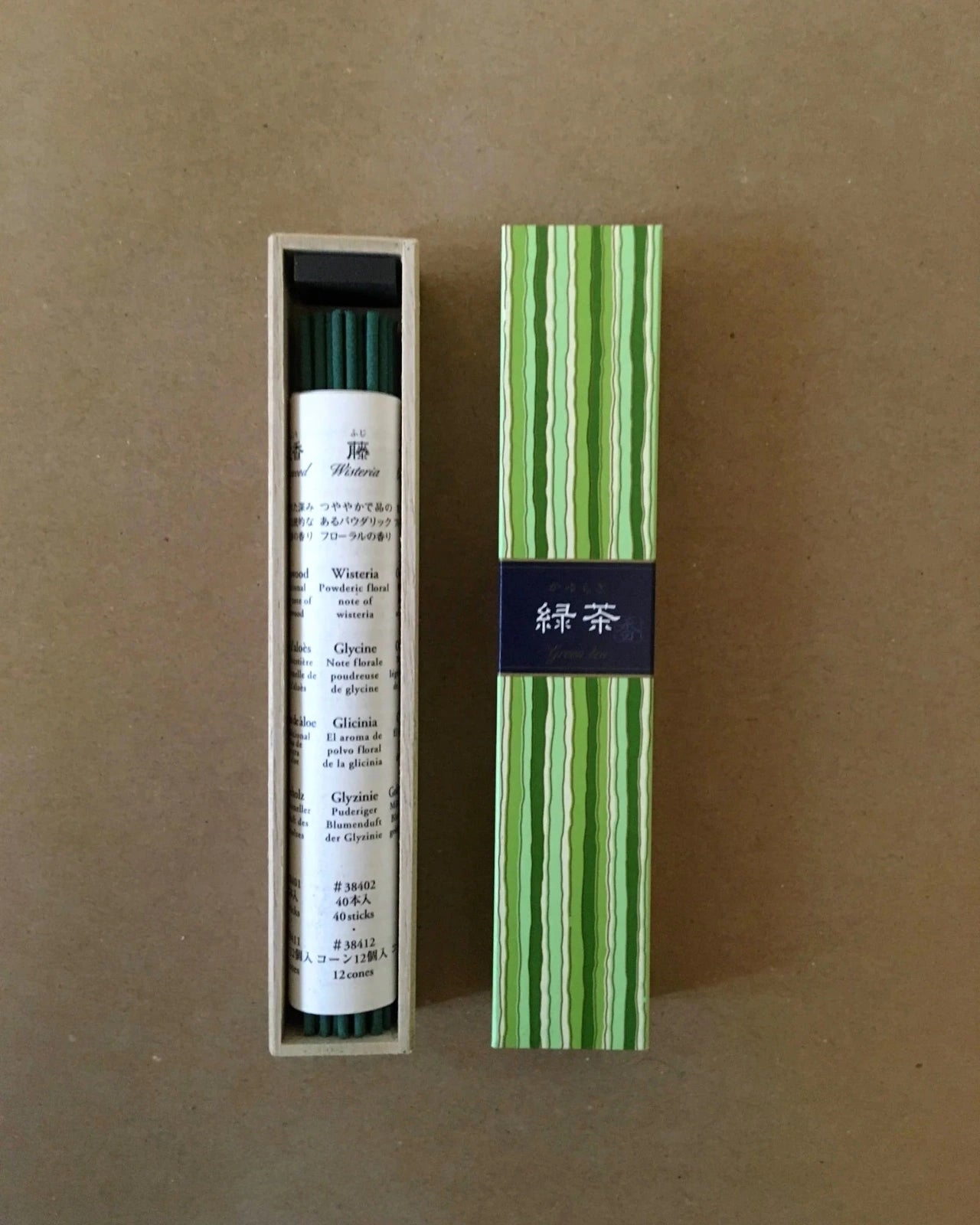 Bastoncini artigianali di incenso giapponese naturale senza bambù con supporto in ceramica - Nippon Kodo Kayuragi - Io Sono La Luce Roma - Fragranza Tè Verde