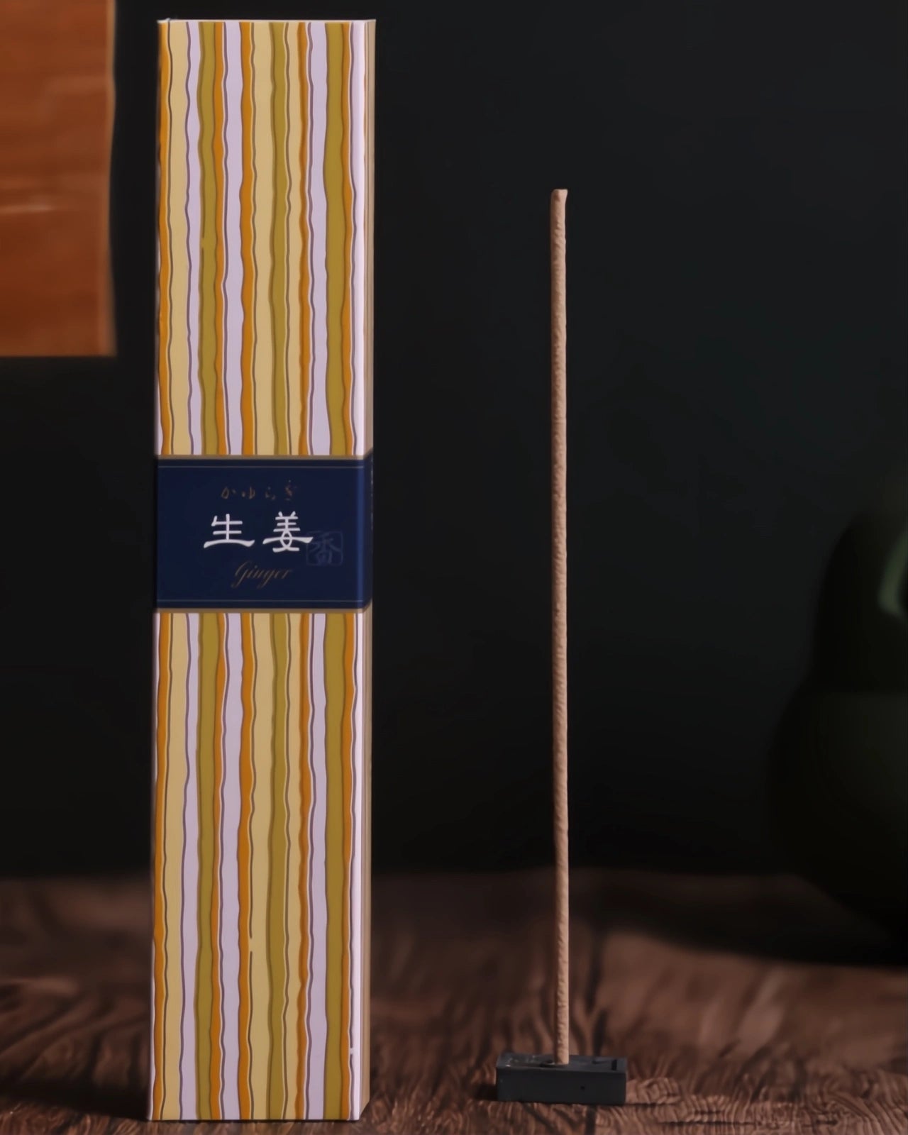 Bastoncini artigianali di incenso giapponese naturale senza bambù con supporto in ceramica - Nippon Kodo Kayuragi - Io Sono La Luce Roma - Fragranza Zenzero