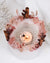candela botanica komorebi in vaso di cera con bastoncini di cannella e fiori secchi | candele di design e d'arredo a Roma | Colore bianco e rosa cipria