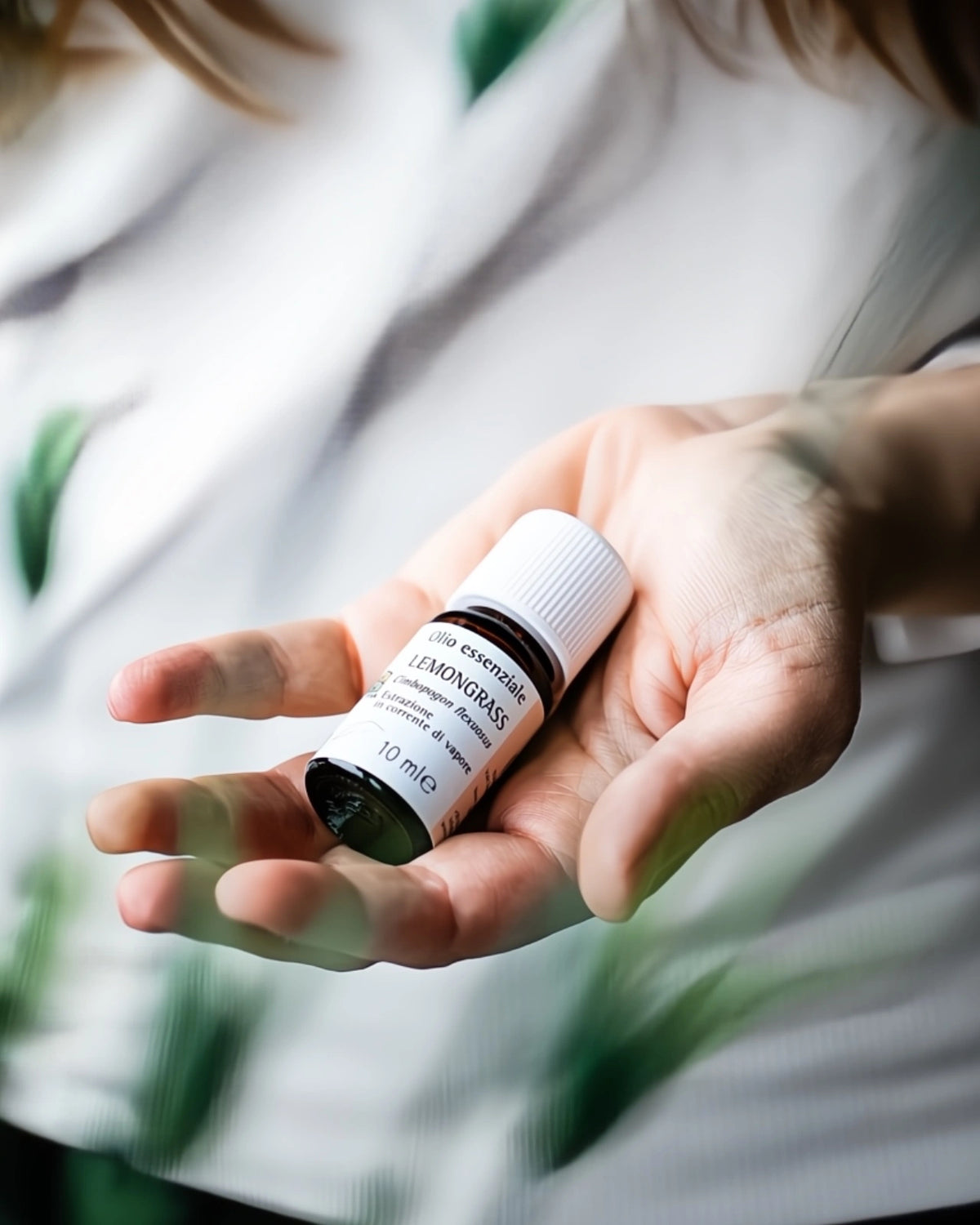 olio essenziale 100% naturale di lemongrass - made in italy - per ritrovare lucidità, freschezza di pensiero, entusiasmo ed azione concreta nei momenti di stanchezza mentale e stress - Io Sono La Luce - Roma - Olfattiva