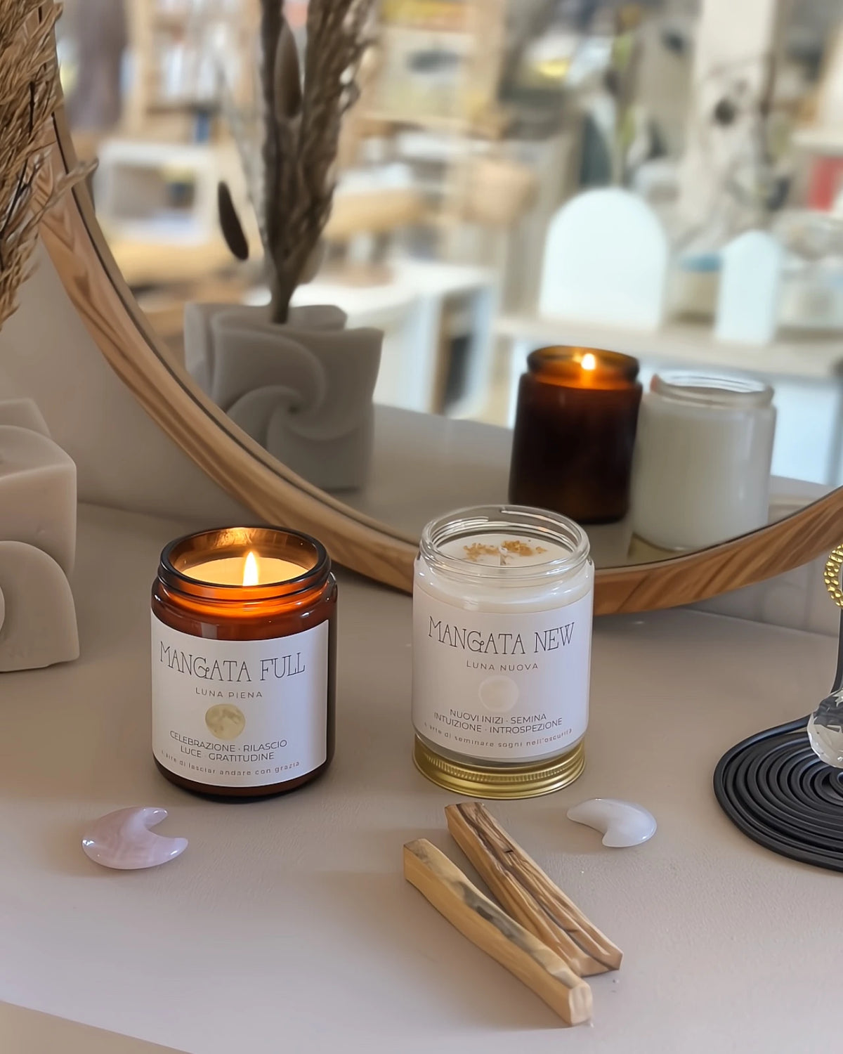 kit rituali lunari con candela profumata in cera di soia, pietra del sollievo cristallo e due bastoncini di palo santo | Roma