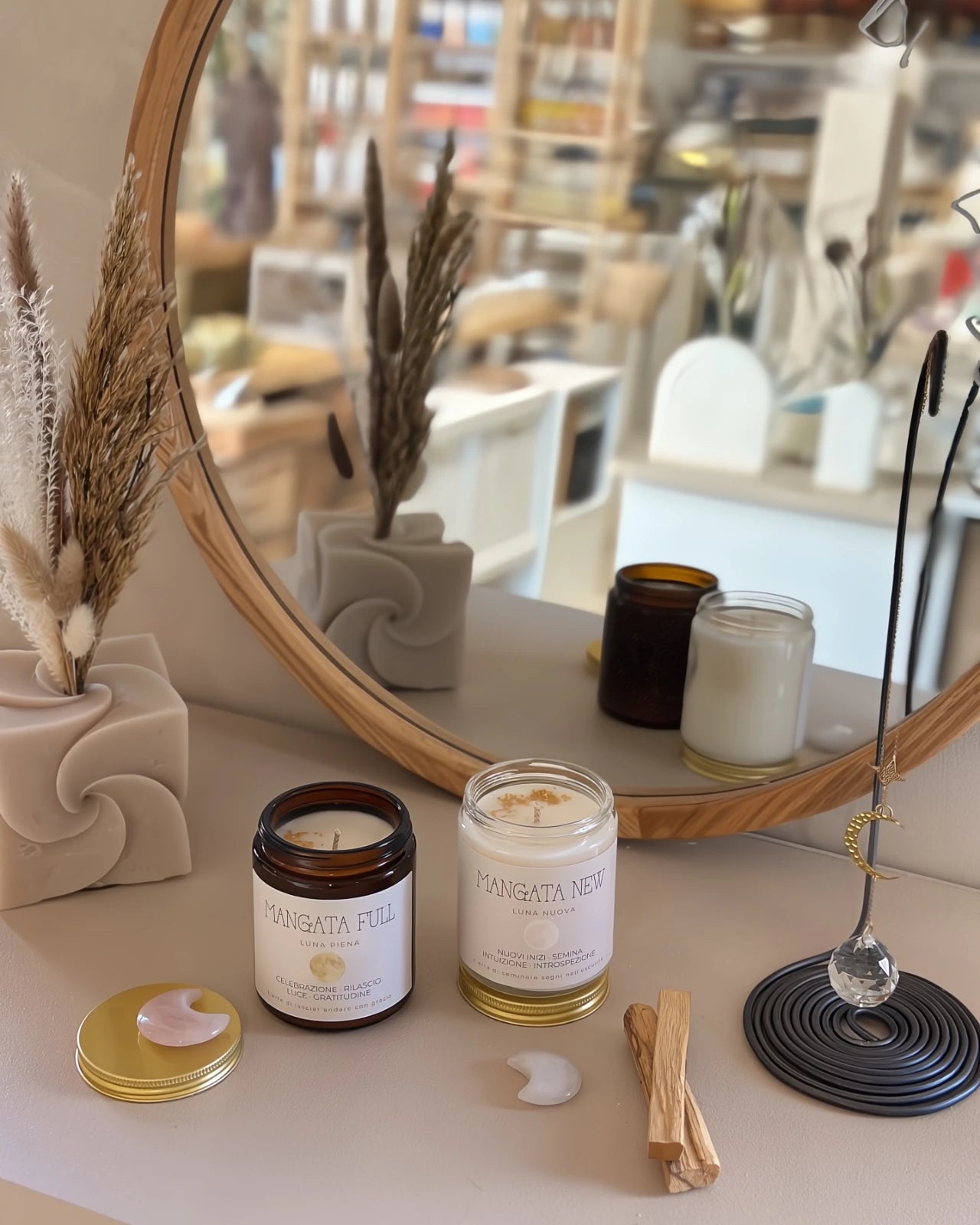 kit rituali lunari con candela profumata in cera di soia, pietra del sollievo cristallo e due bastoncini di palo santo | Roma