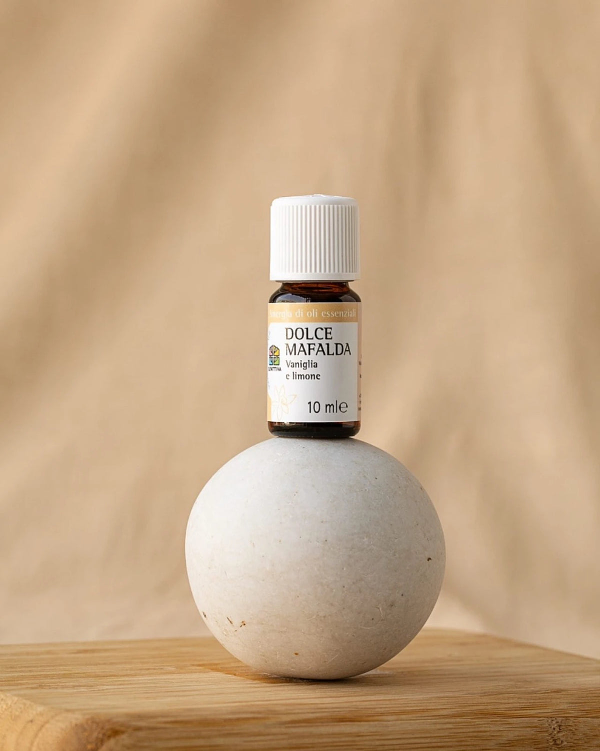 Detergente Liquido agli Oli Essenziali di Limone e Timo - L'Amande Srl Detergente Liquido agli Oli Essenziali di Limone e Timo - L'Amande Srl
