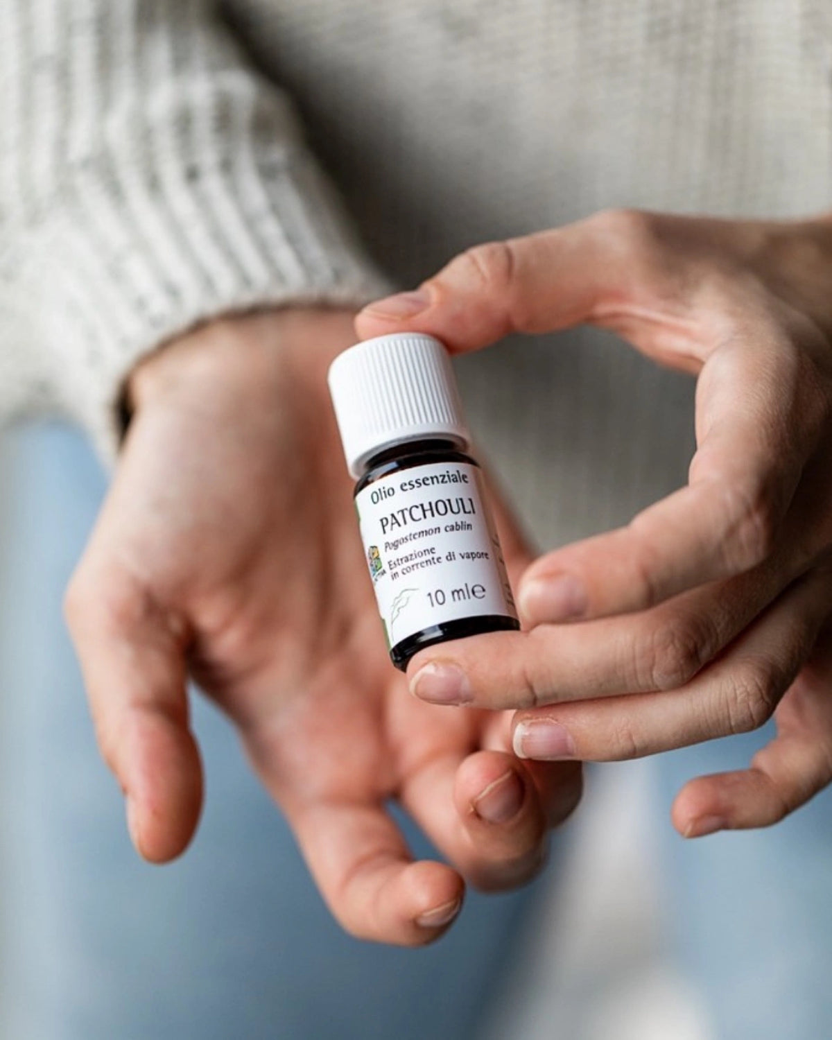 olio essenziale di puro patchouli 100% naturale per risvegliare sensualità, radicare e connettersi al proprio io autentico - Olfattiva - Io Sono La Luce Roma