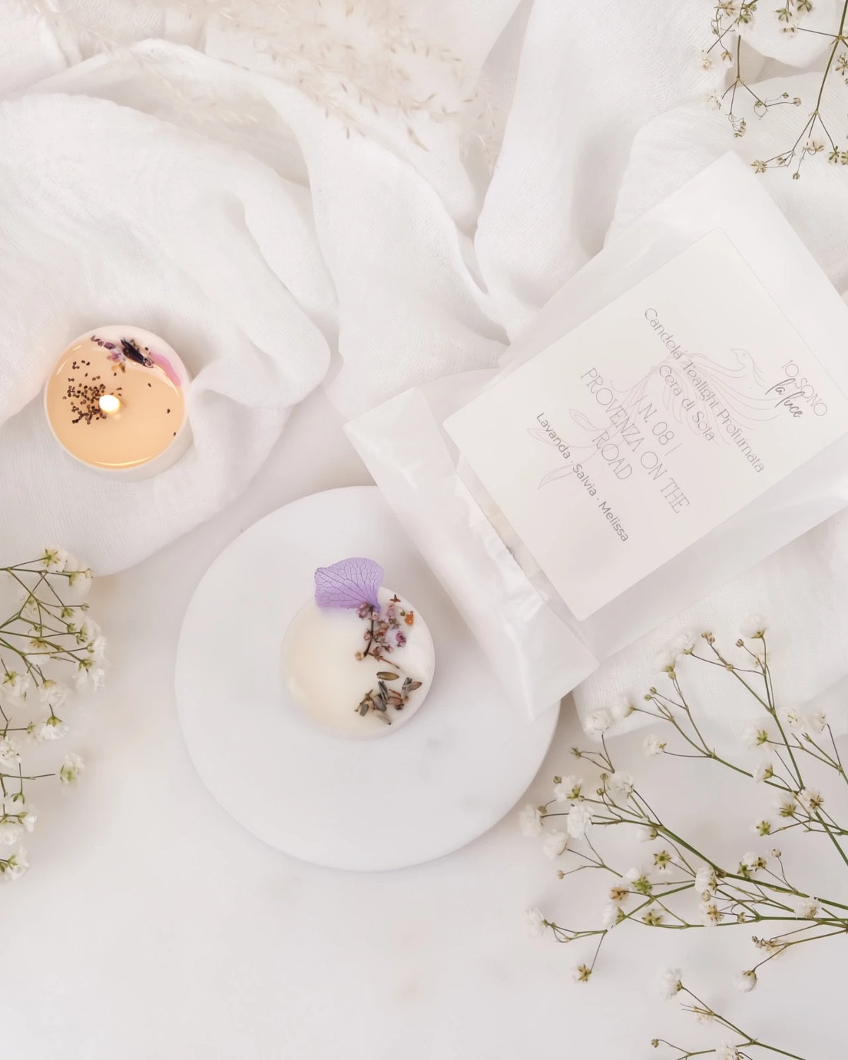 Piccole candeline profumate tealight in contenitore di PLA biodegradabile e sostenibile - pura cera di soia 100% vegetale - made in italy a Roma - profumo di lavanda, salvia e Provenza 