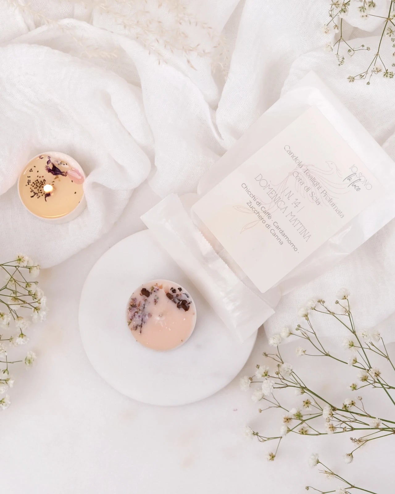 Piccole candeline profumate tealight in contenitore di PLA biodegradabile e sostenibile - pura cera di soia 100% vegetale - made in italy a Roma - profumo di domenica mattina, caffè e zucchero