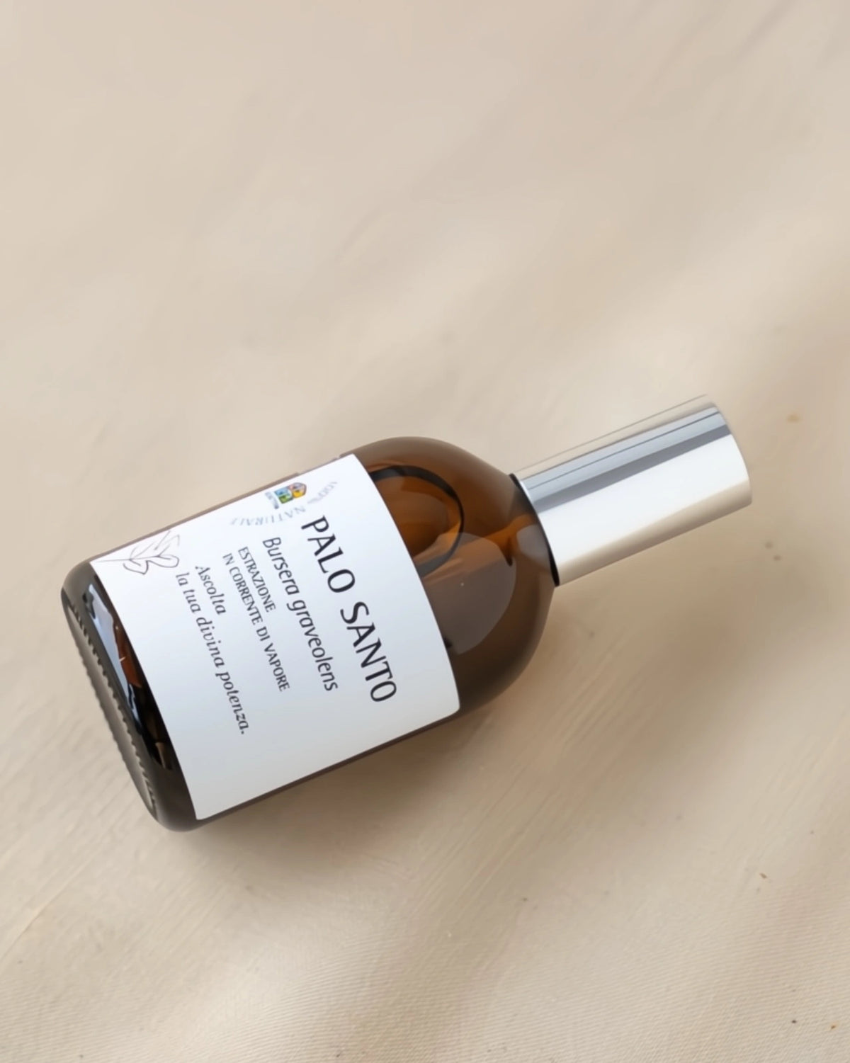 profumo botanico al palo santo per purificare le energie di ambienti e da indossare per centrarsi, riscoprirsi, meditare o tranquillizzarsi 