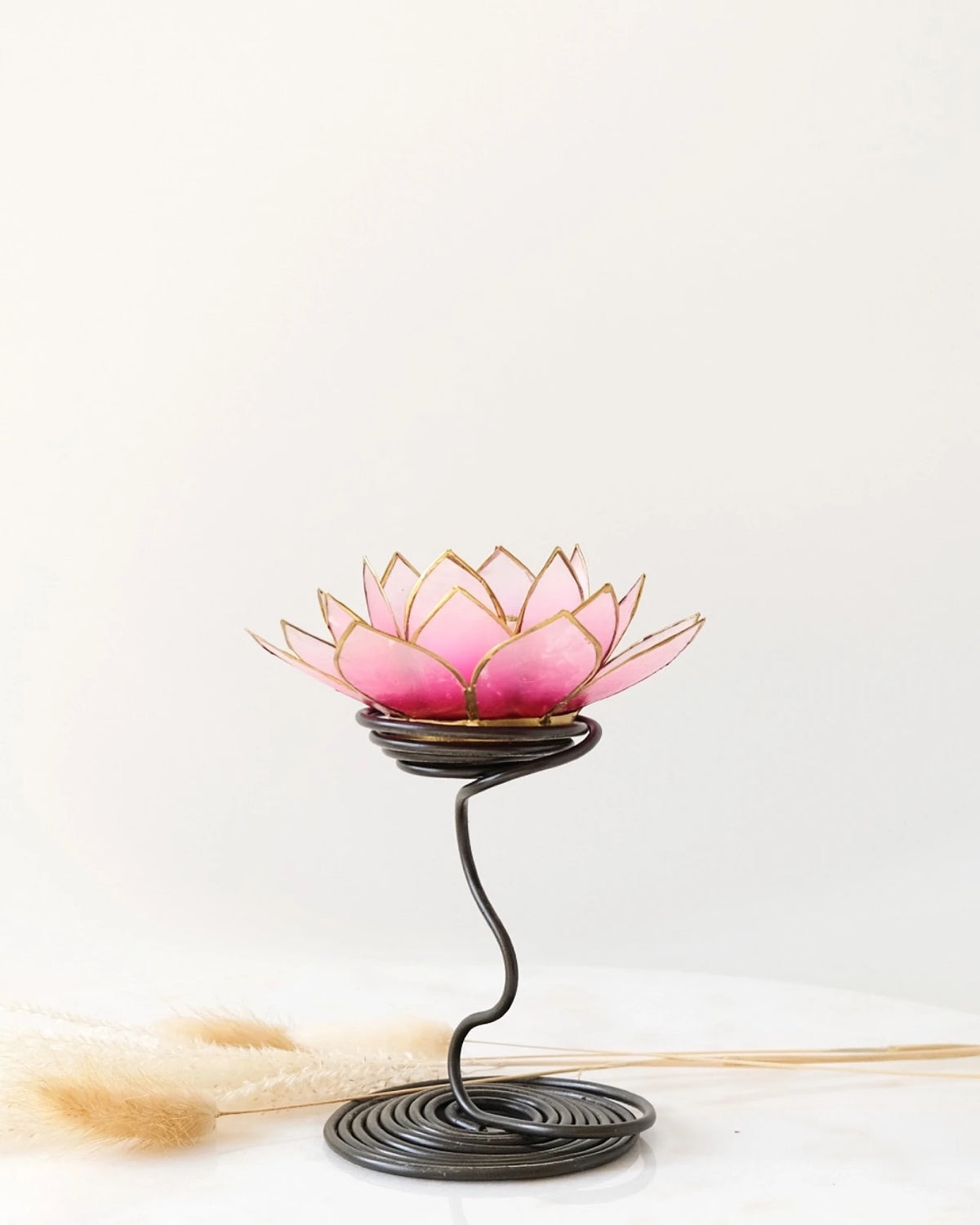 Puro: portacandele a forma di fior di loto in conchiglia con stelo colore fucsia