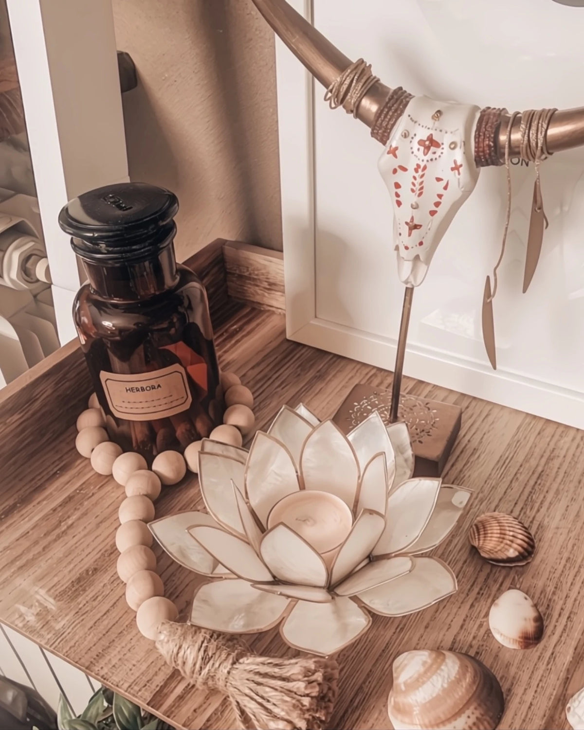 Puro: portacandele a forma di fior di loto realizzato artigianalmente in conchiglia di capiz