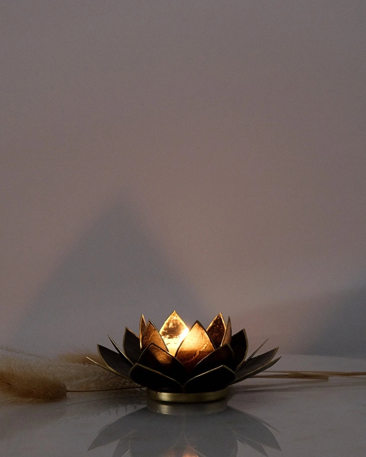 Puro: portacandele a forma di fior di loto in conchiglia 