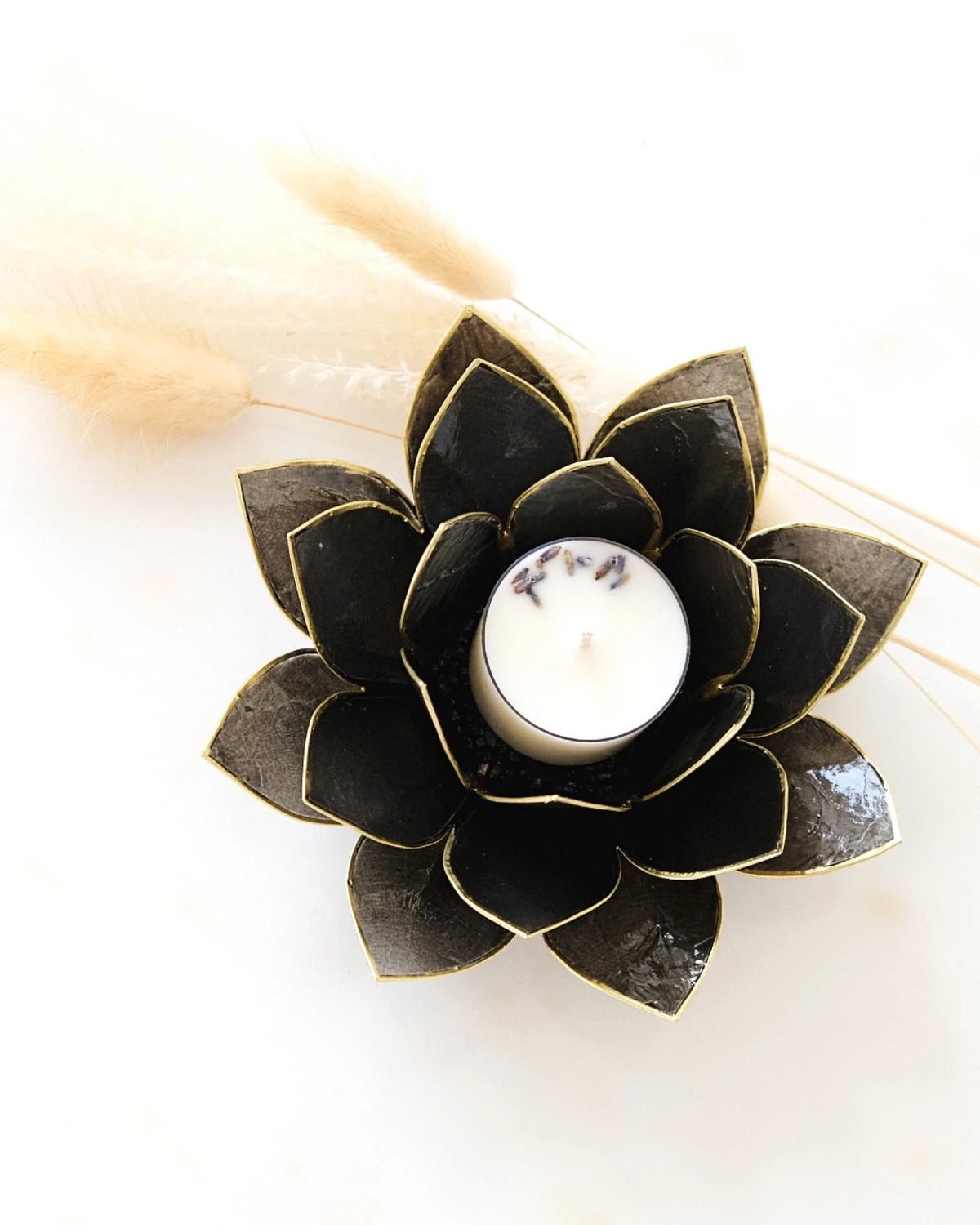 Puro: portacandele a forma di fior di loto in conchiglia colore nero