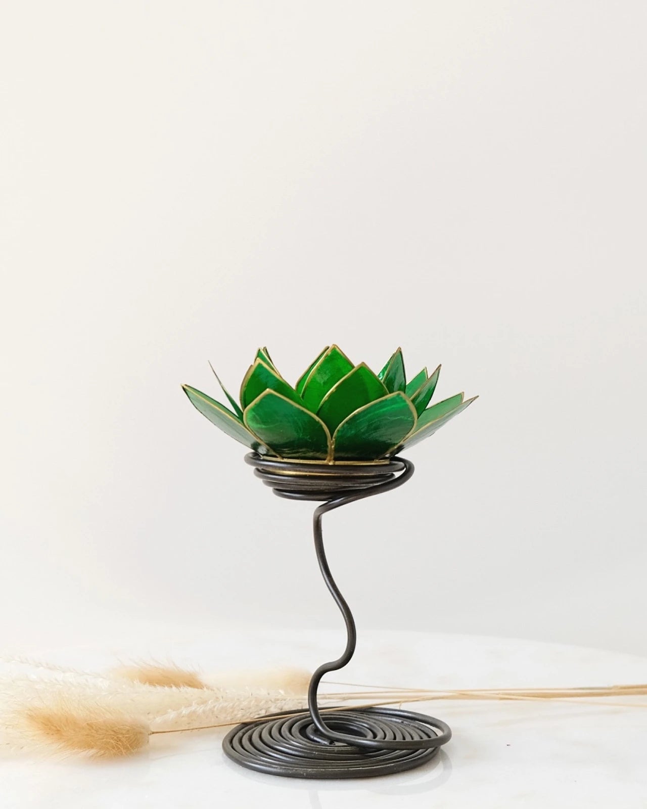 Puro: portacandele a forma di fior di loto in conchiglia con stelo colore verde