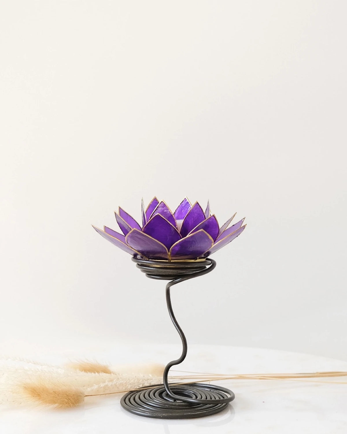 Puro: portacandele a forma di fior di loto in conchiglia con stelo colore viola