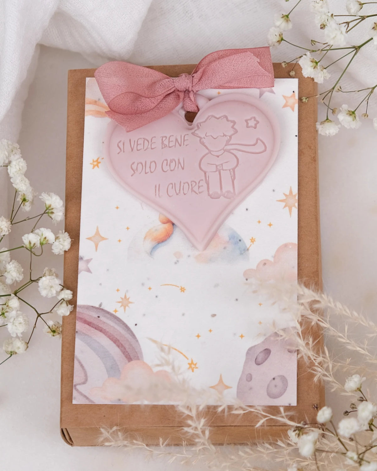 Profumatore in cera di soia Il Piccolo Principe con cartolina carta semi piantabile e nastro crepe di seta | Profumo solido per armadi e cassetti