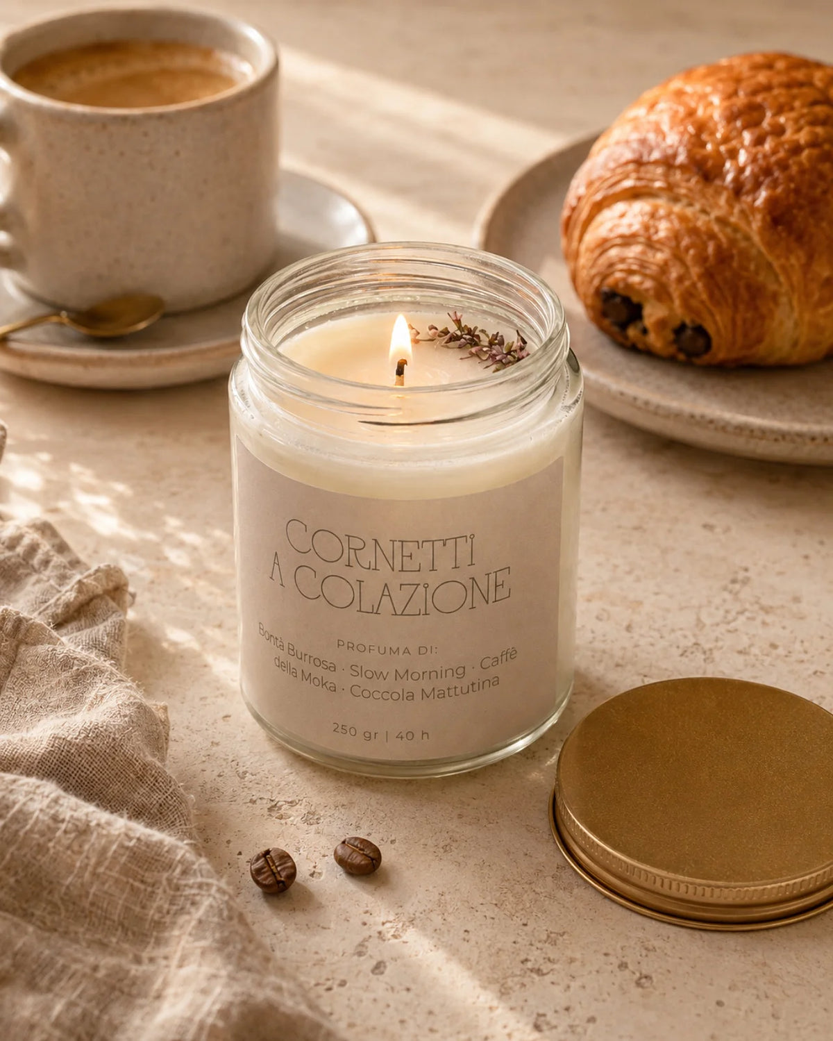 Collezione Stop al Tempo: candele per rituali di slow living e per rallentare il tempo | Cornetti a Colazione - profumo di bontà burrosa, slow morning, caffè della moka e coccola mattutina