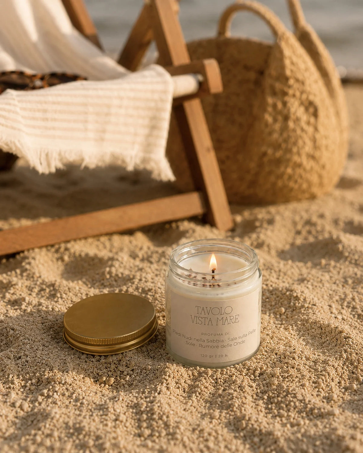 Collezione Stop al Tempo: candele per rituali di slow living e per rallentare il tempo | Tavolo Vista Mare profumo di piedi nudi sulla sabbia, sale sulla pelle, sole, rumore delle onde