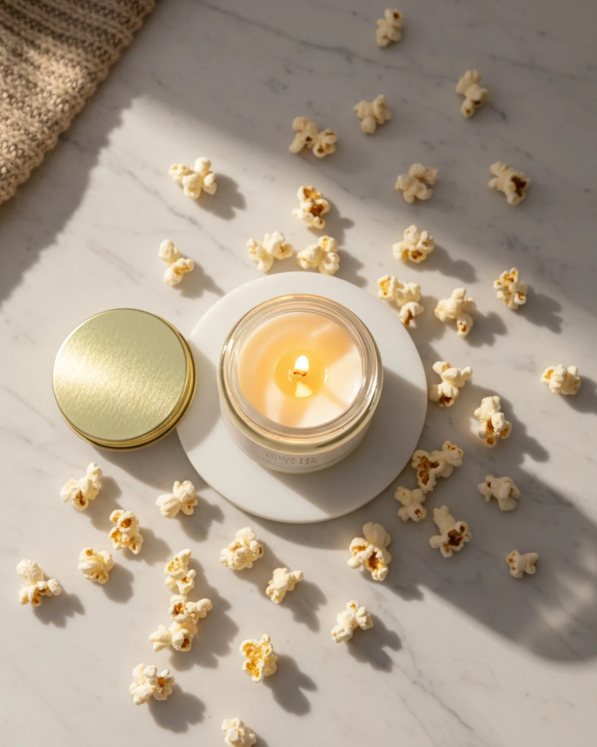 Candele sensoriali slow living - Collezione Stop al Tempo - Serata Netflix - Candela profumata in cera di soia al profumo di pop corn 