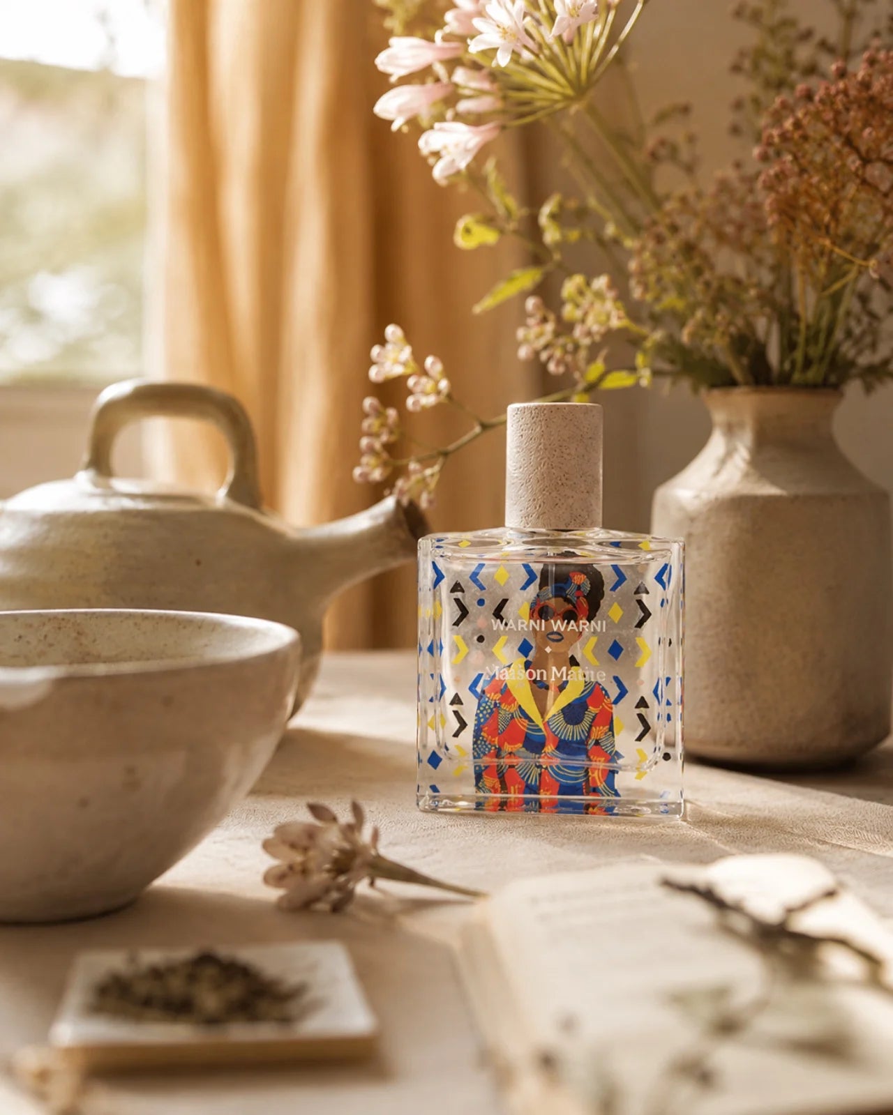 Warni Warni di Maison Matine - Roma | Eau de Parfum - 50 ml | Profumo di nicchia francese al tè, cardamomo, fresia, fiori d'arancio, cedro e muschio