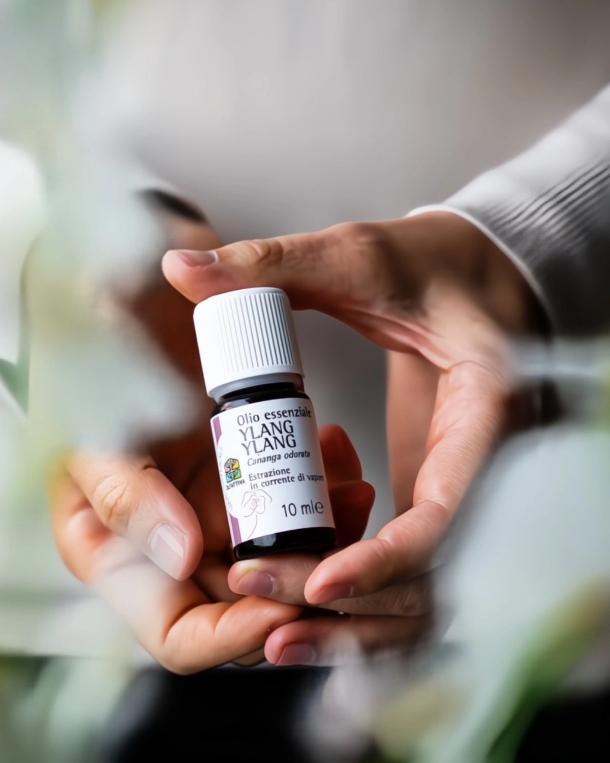 Olio essenziale di Ylang Ylang di Olfattiva - 100% puro e naturale - Per aromaterapia, rilassamento e benessere