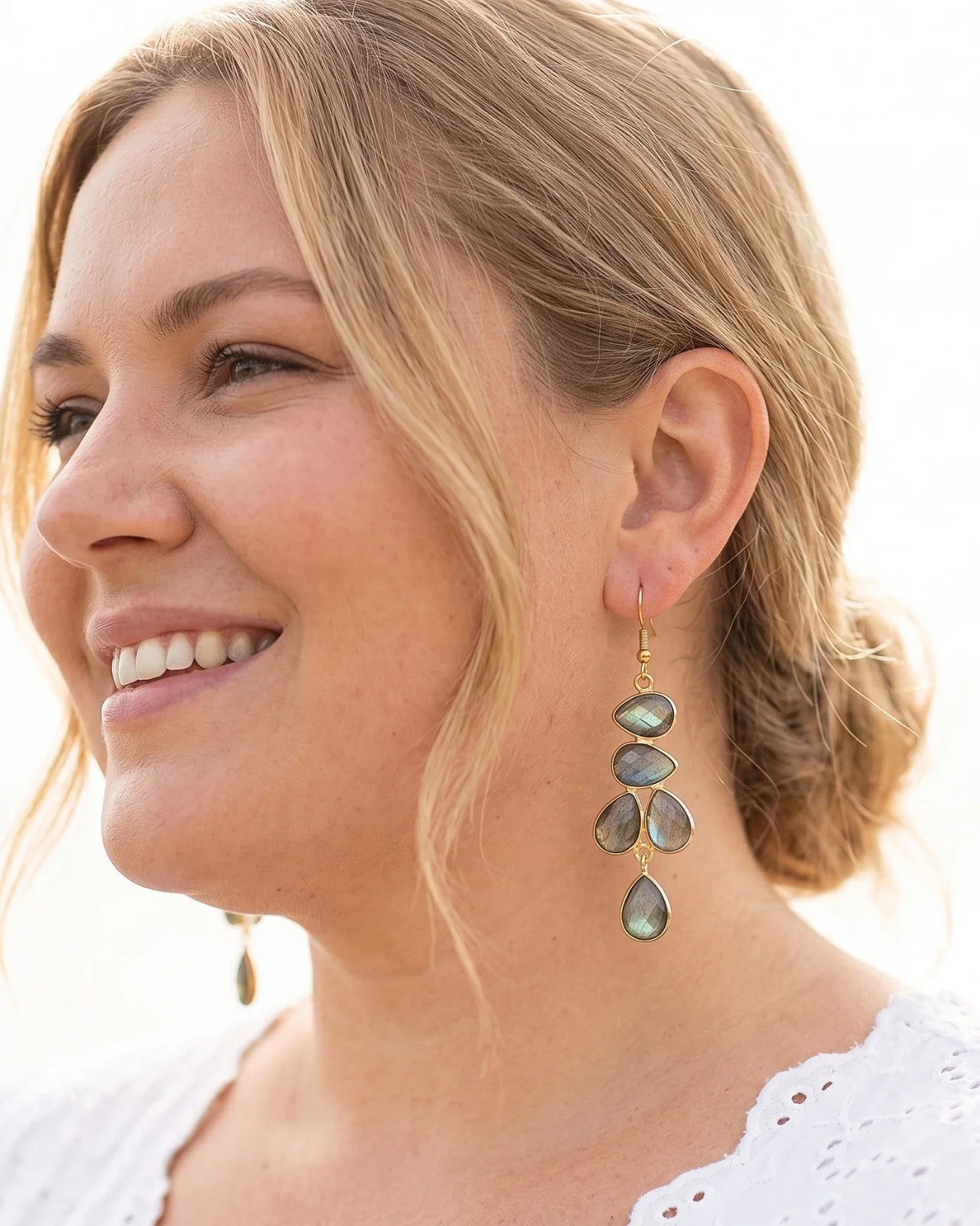 Orecchini pendenti Zefira con Labradorite naturale in acciaio inossidabile con finitura oro 18K - artigianali Made in Paris | Io Sono La Luce Roma